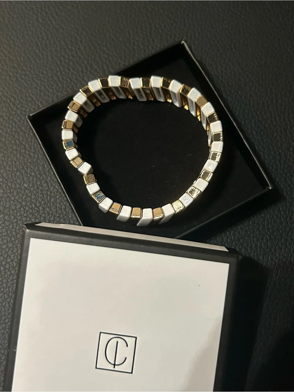 White & Gold Stretch Bracelet – Chic Two-Tone Stack Piece ✨